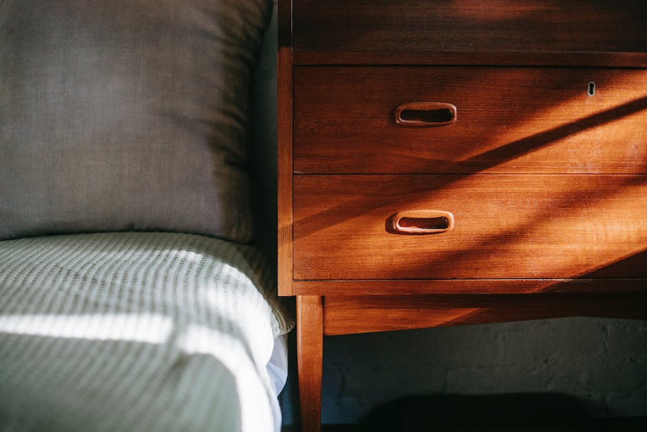 welche Wandfarbe passt gut zu braunen Möbeln?